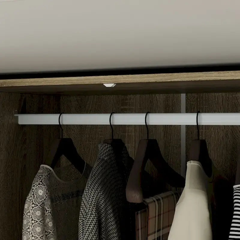 Armoire avec accents en rotin - Organisateur de vêtements spacieux et stylé