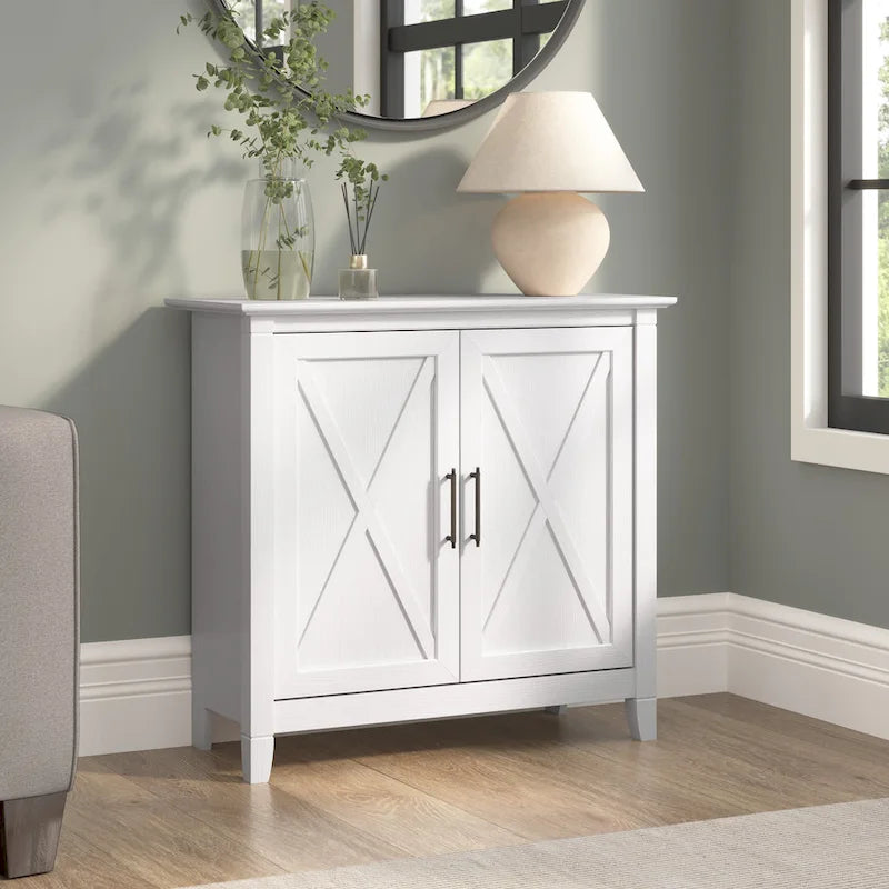 Petit meuble de rangement avec portes