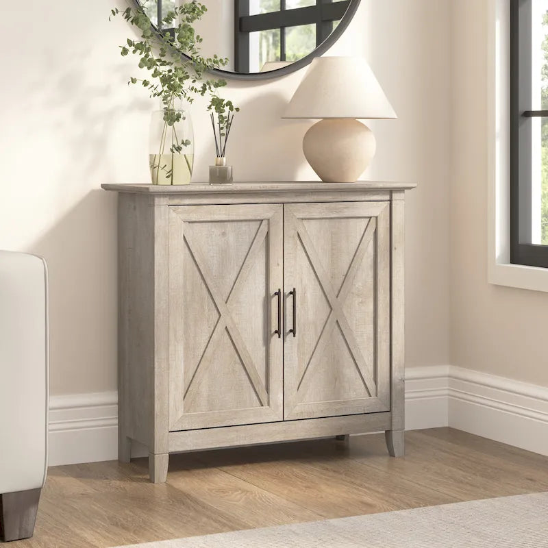Petit meuble de rangement avec portes