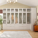 Armoire moderne à portes vitrées : solution de rangement.