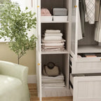 Armoire moderne à portes vitrées : solution de rangement.