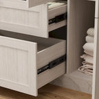 Armoire moderne à portes vitrées : solution de rangement.