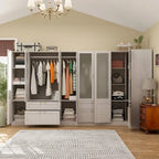 Armoire moderne à portes vitrées : solution de rangement.