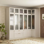 Armoire moderne à portes vitrées : solution de rangement.
