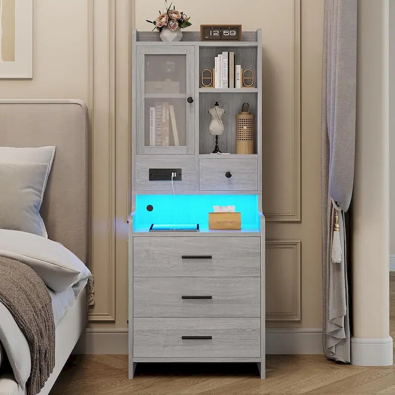Table de chevet haute avec station de charge, 3 tiroirs et étagères, porte en verre LED