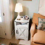 Table de chevet rustique avec station de charge et porte coulissante style grange